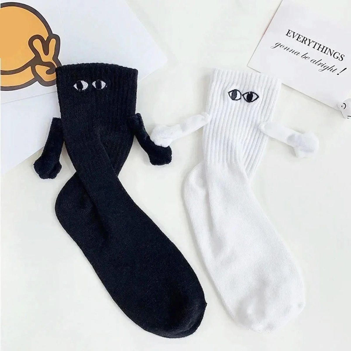 Magnetic Holding Hands Couple Socks - PepitoStore