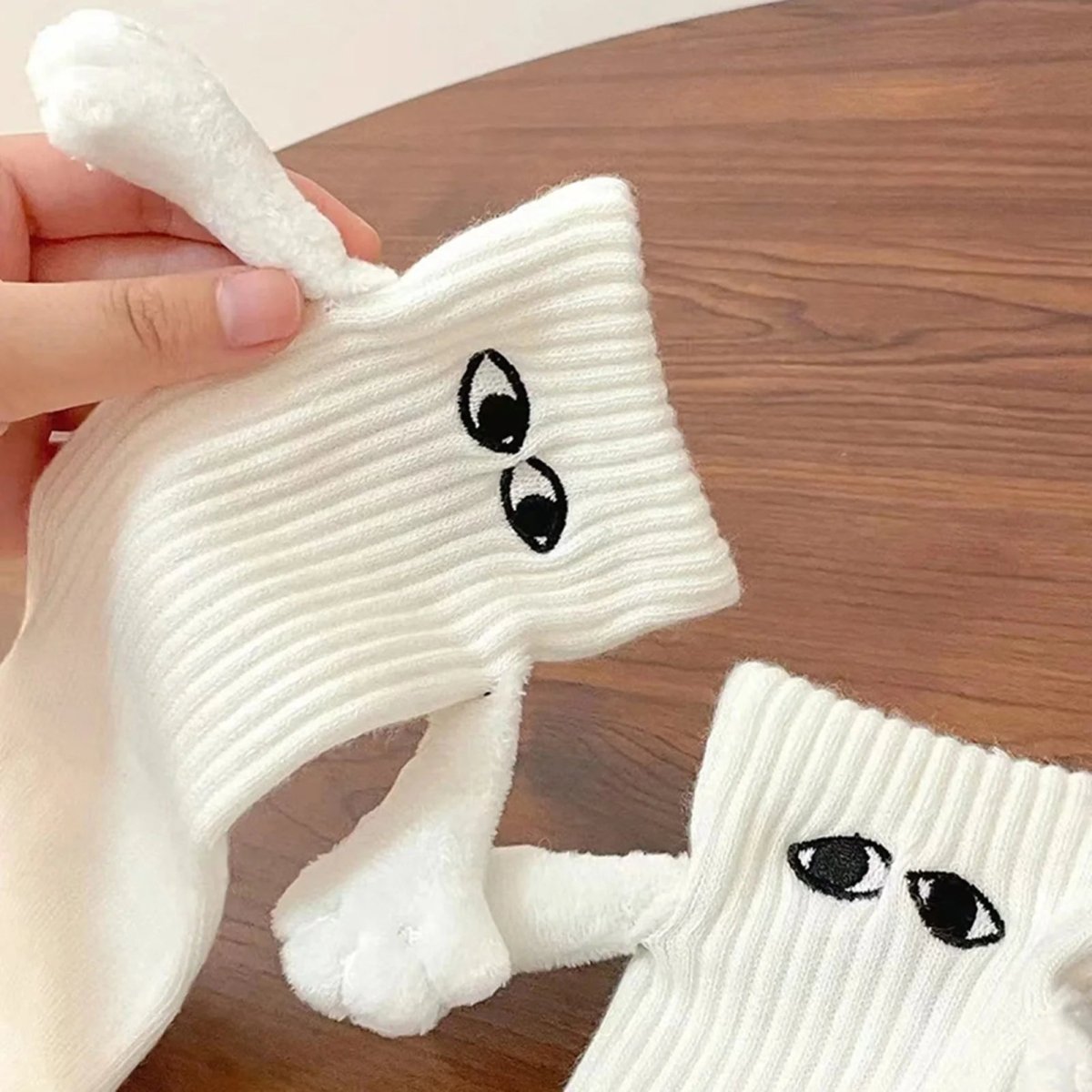 Magnetic Holding Hands Couple Socks - PepitoStore